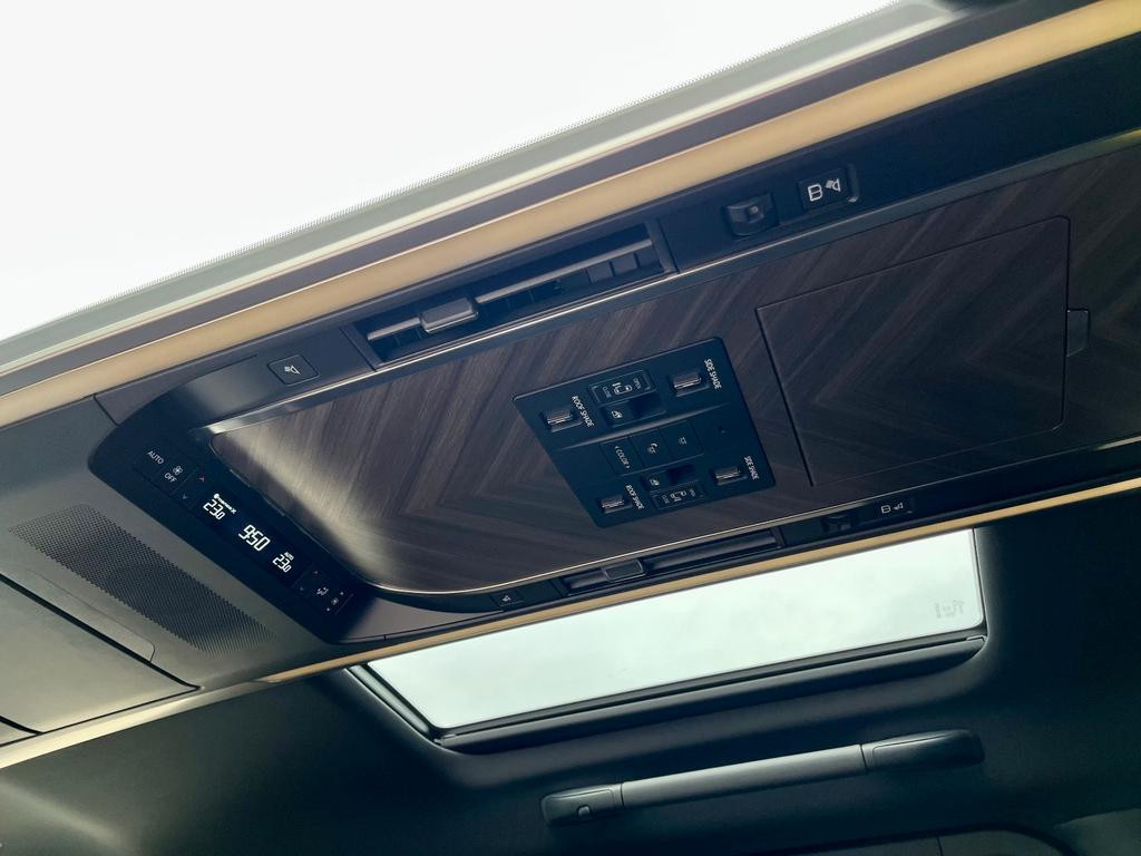 Lexus LM
