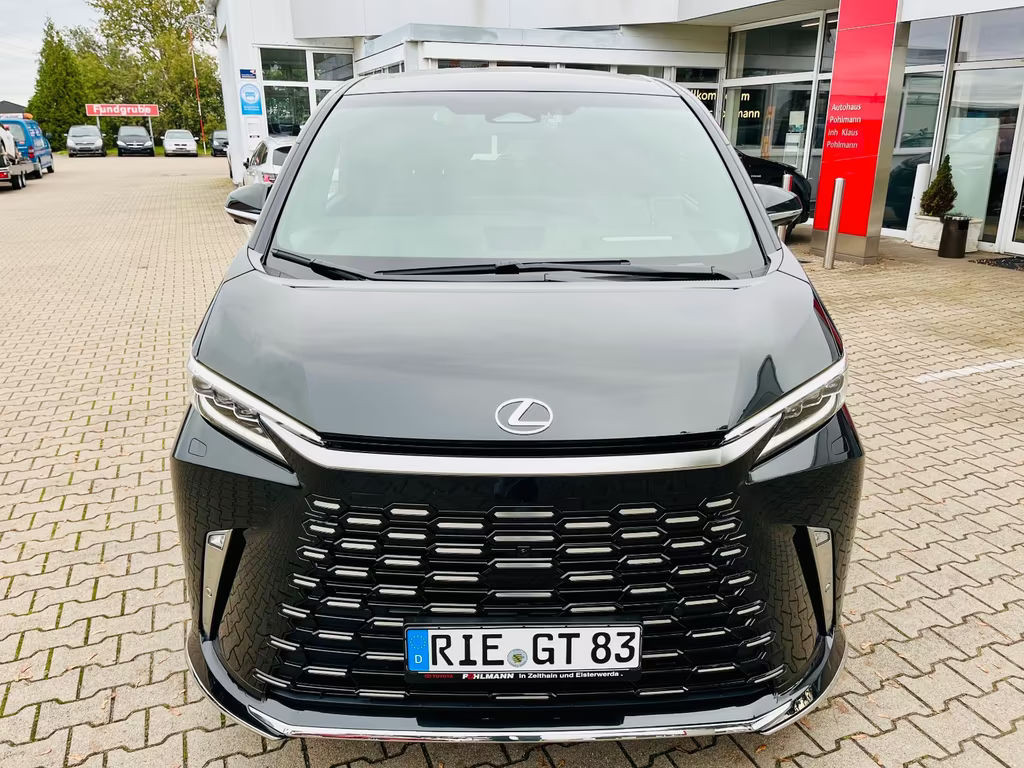 Lexus LM