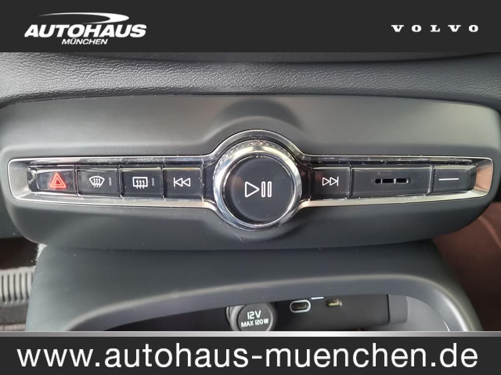 Volvo XC40 Plus Dark