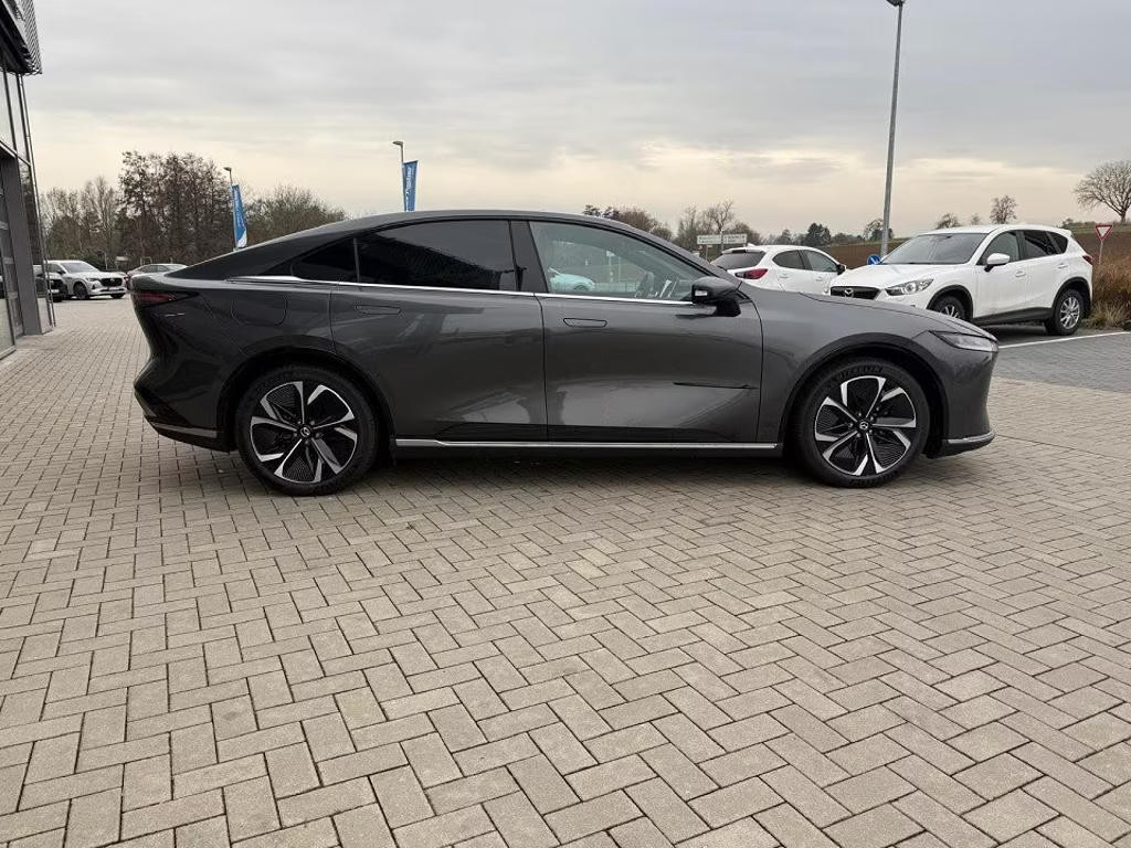 Mazda 6e