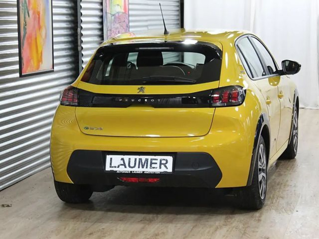 Peugeot e-208