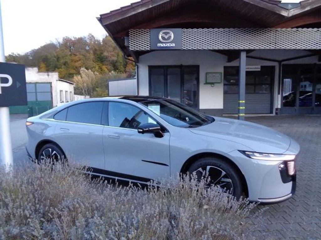 Mazda 6e