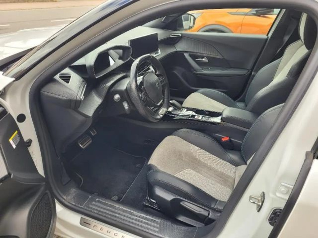 Peugeot e-2008