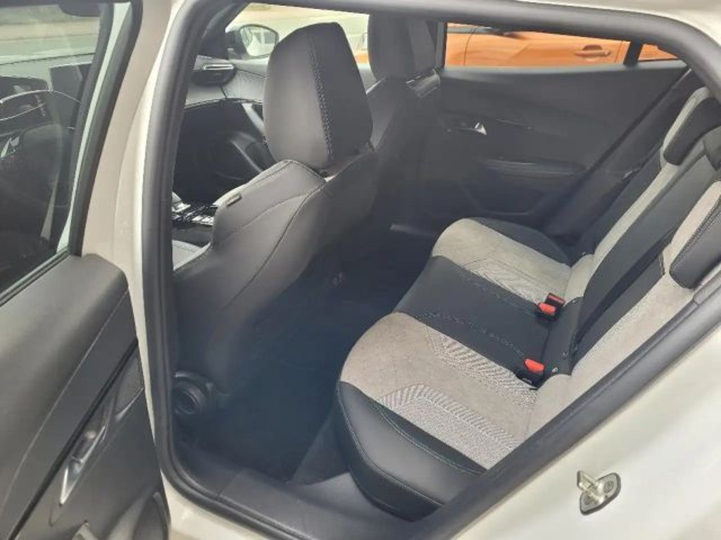 Peugeot e-2008