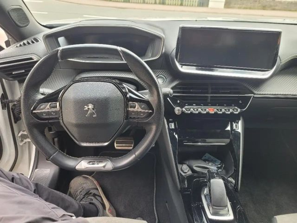 Peugeot e-2008