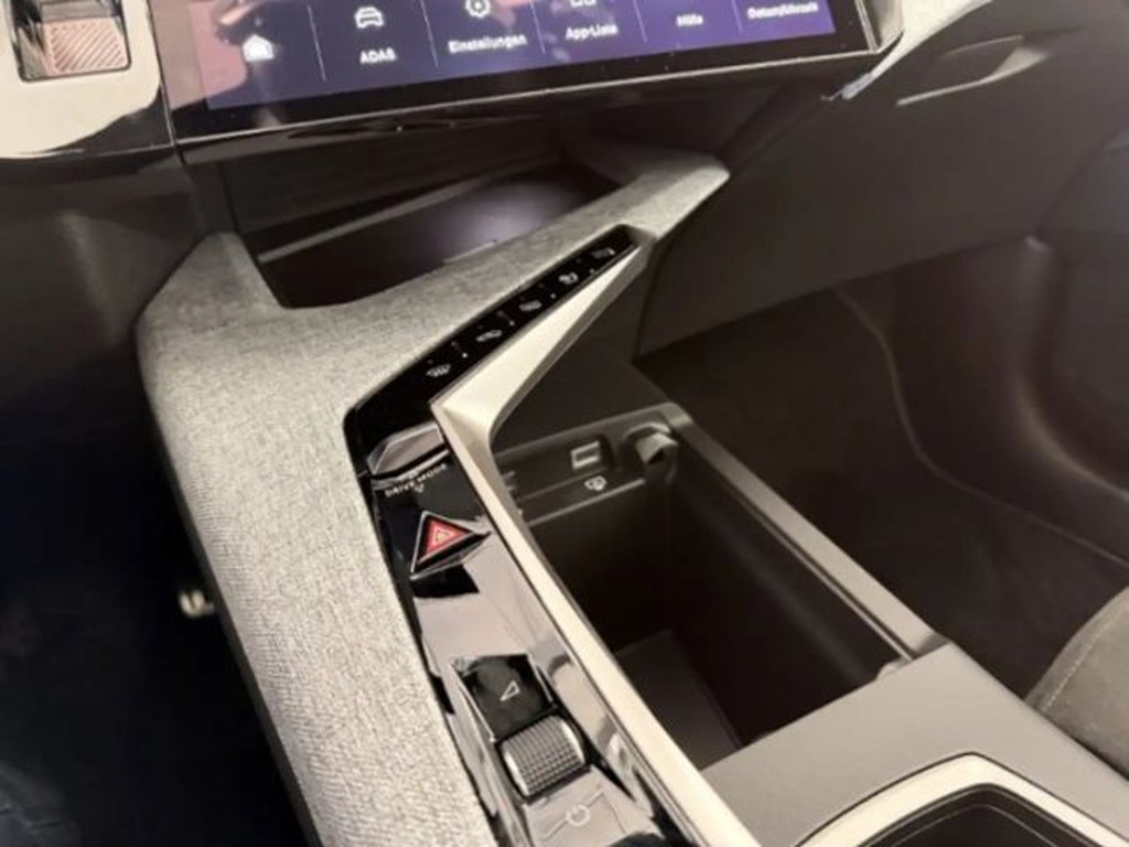 Peugeot E-5008