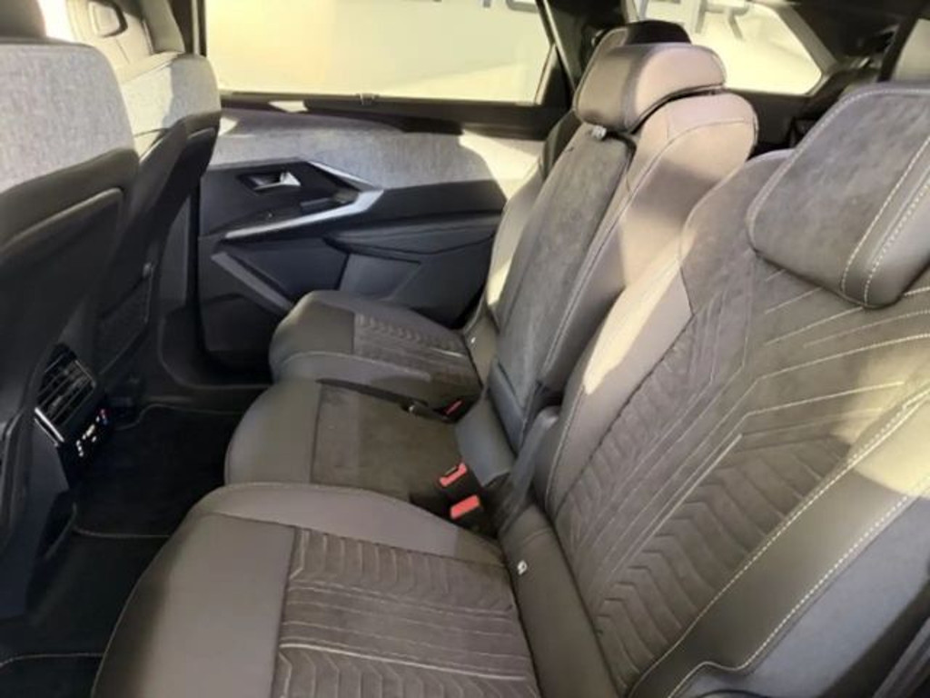 Peugeot E-5008
