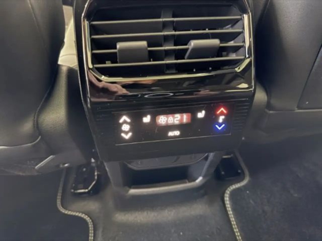 Peugeot E-5008