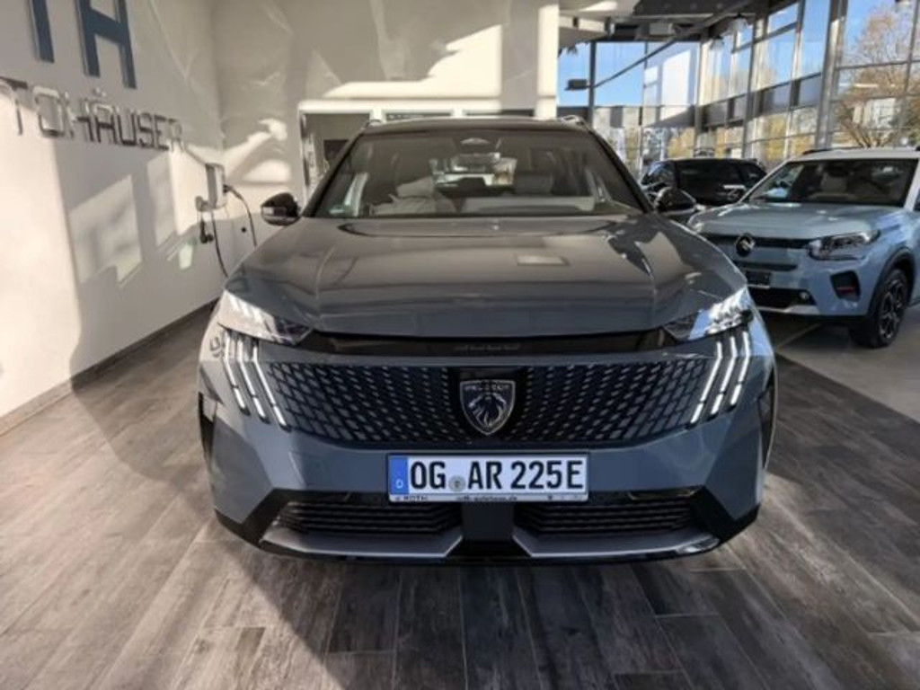Peugeot E-5008