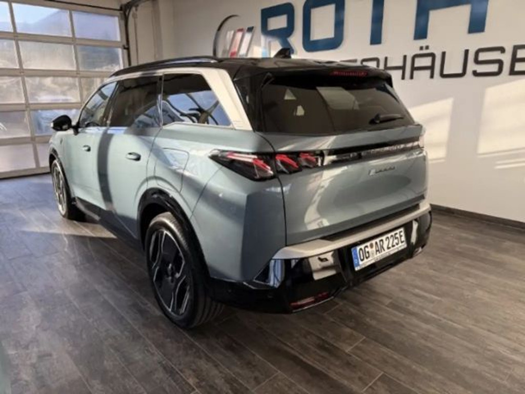 Peugeot E-5008