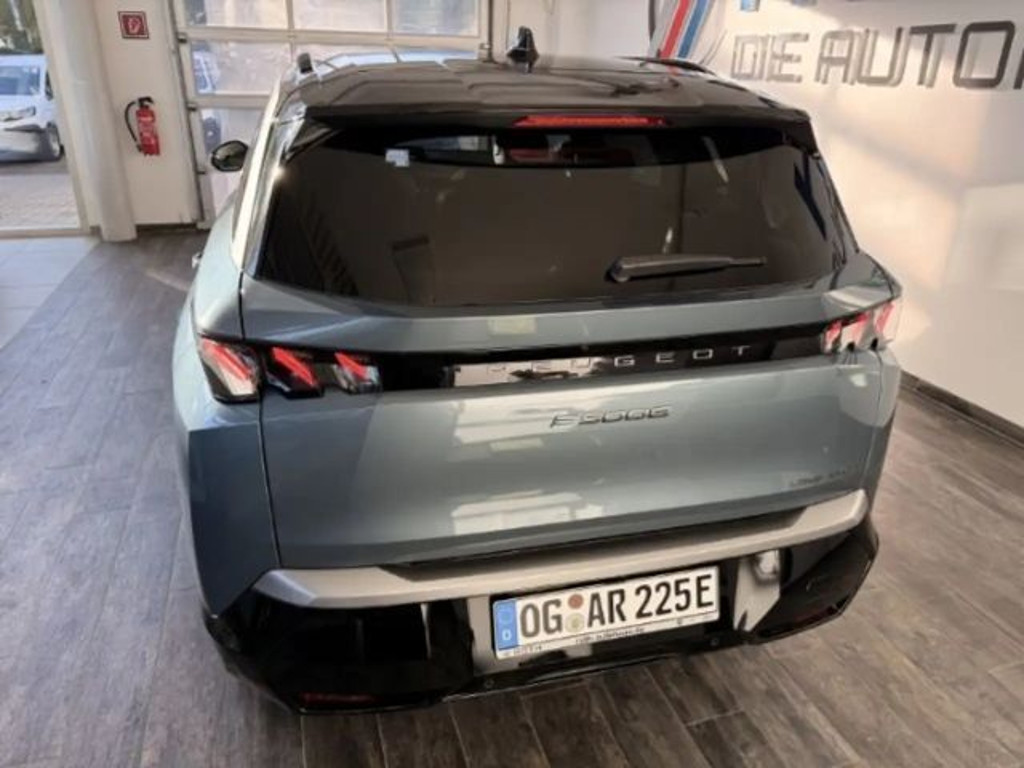 Peugeot E-5008