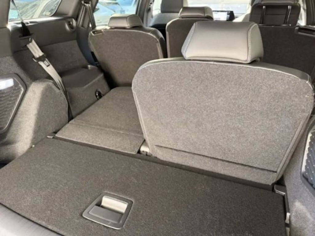 Peugeot E-5008