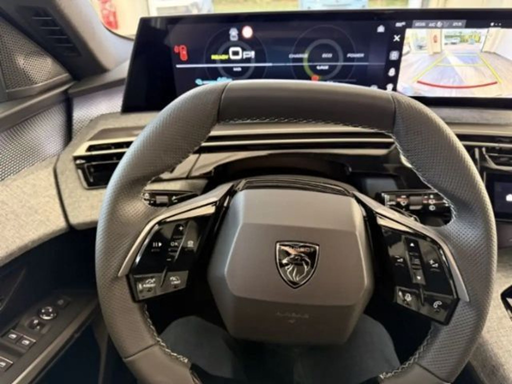 Peugeot E-5008