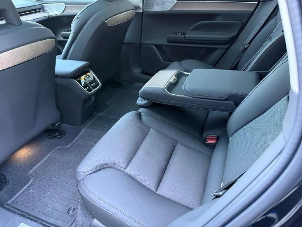Volvo ES90