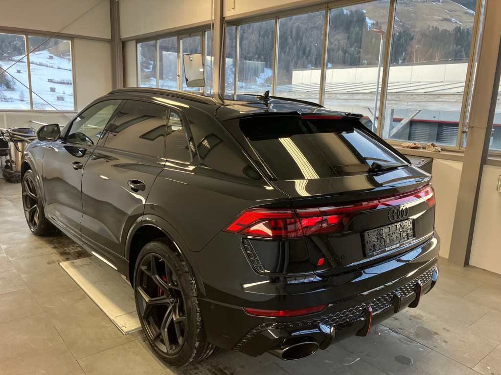 Audi RS Q8 Avant Performance
