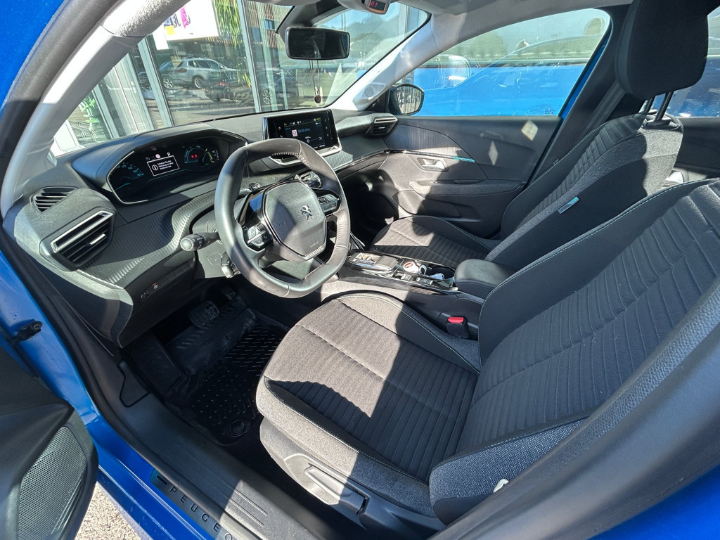 Peugeot e-208