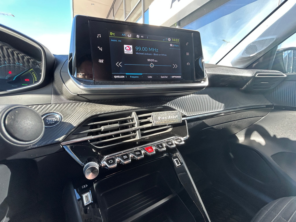 Peugeot e-208