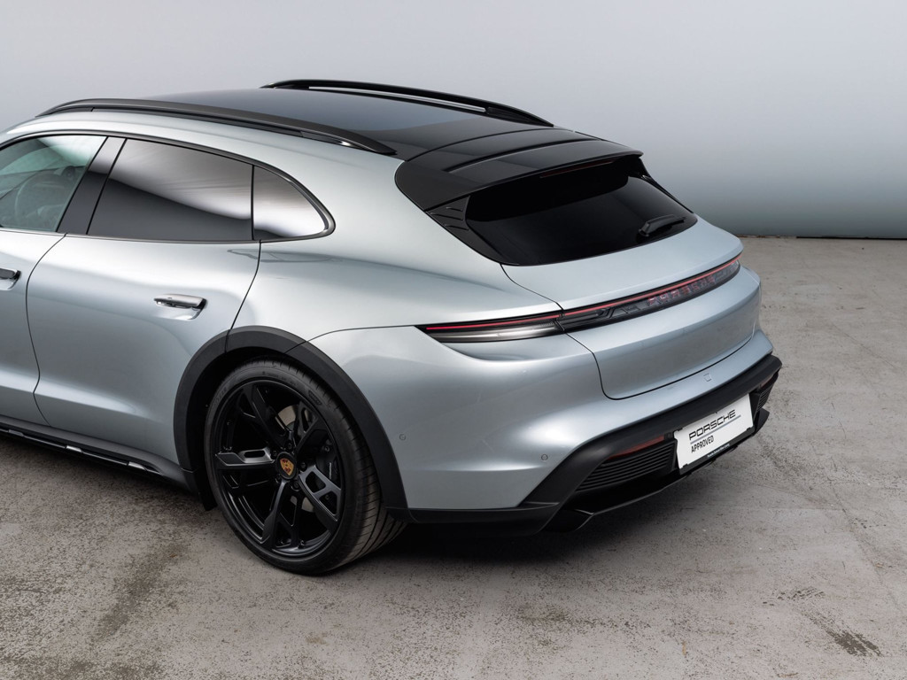 Porsche Taycan Cross Turismo 4