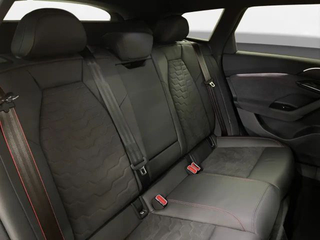Audi S6 e-tron