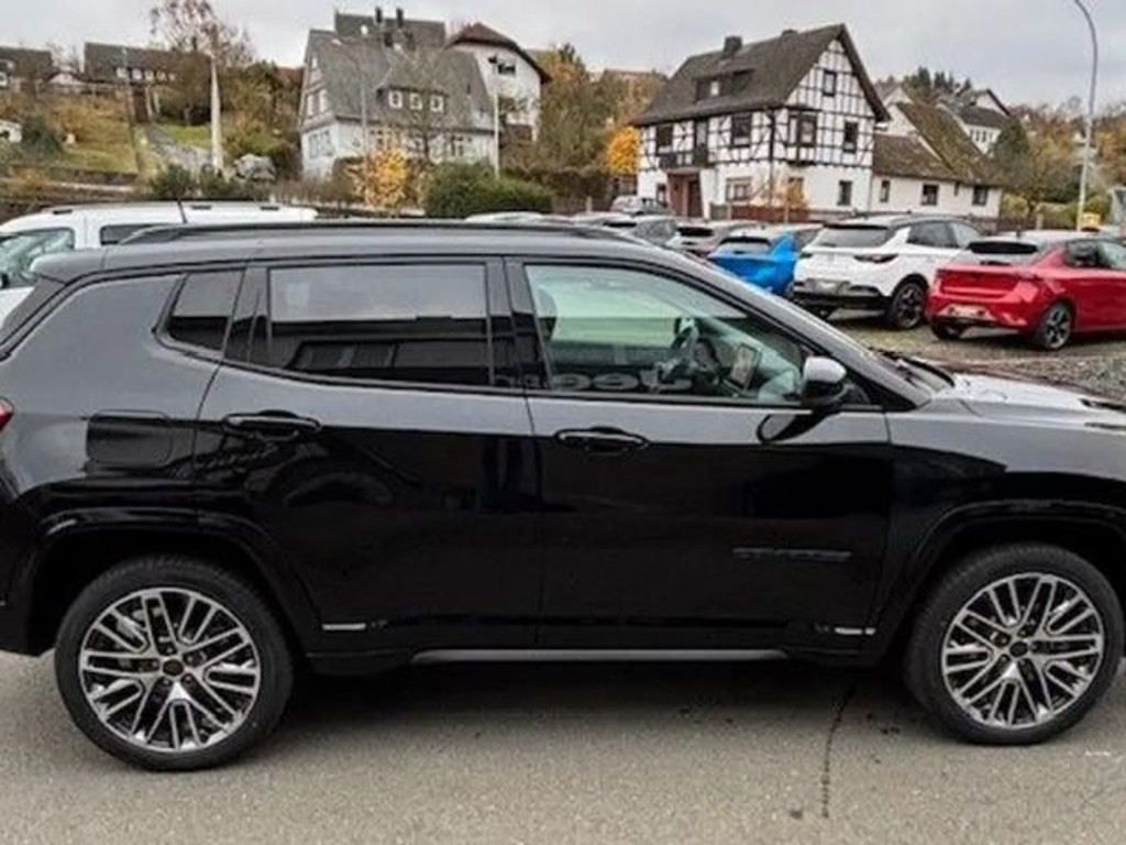 Jeep Compass Summit 4xe Hybrid