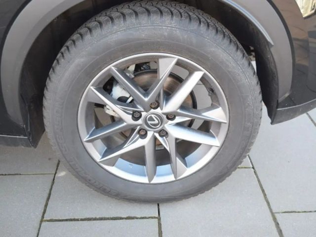 Lexus LBX FWD Basis *Komfort-Paket*