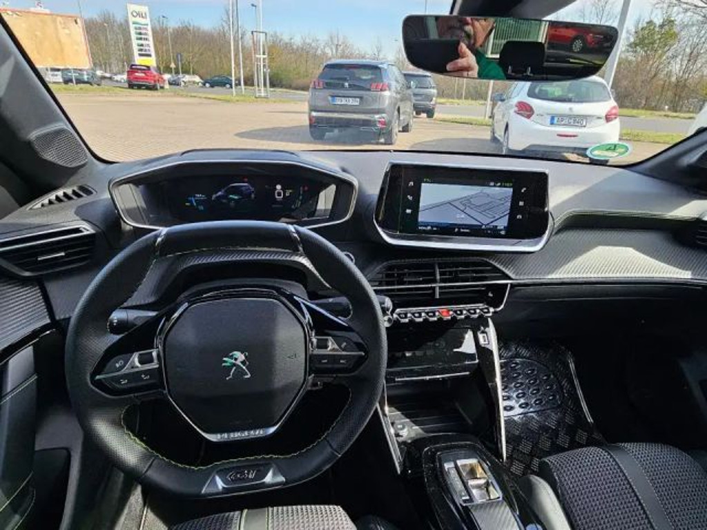 Peugeot e-208