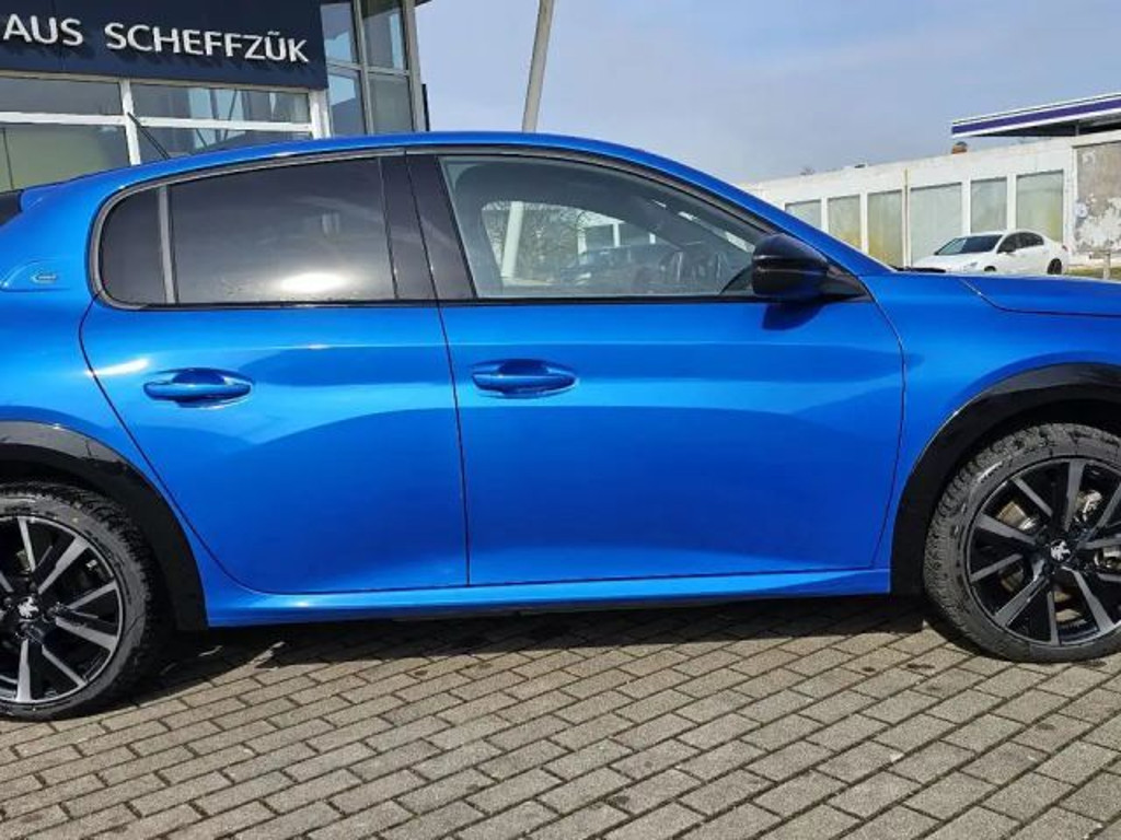 Peugeot e-208