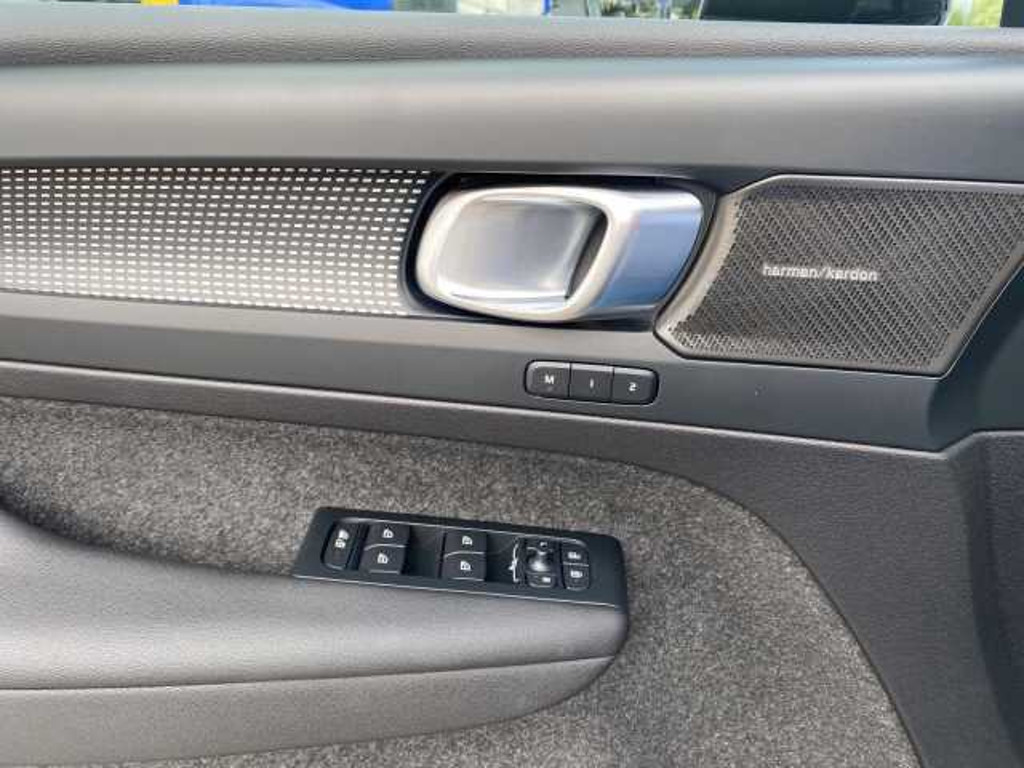 Volvo EX40