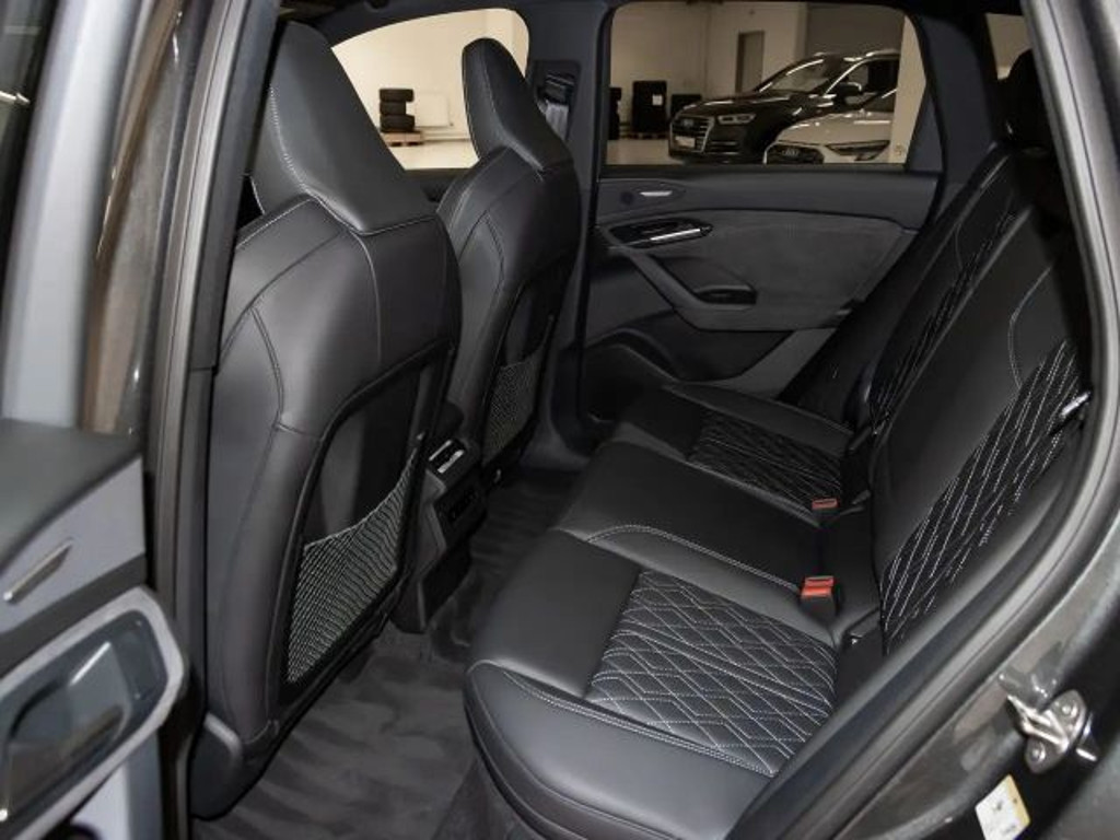 Audi SQ6 e-tron