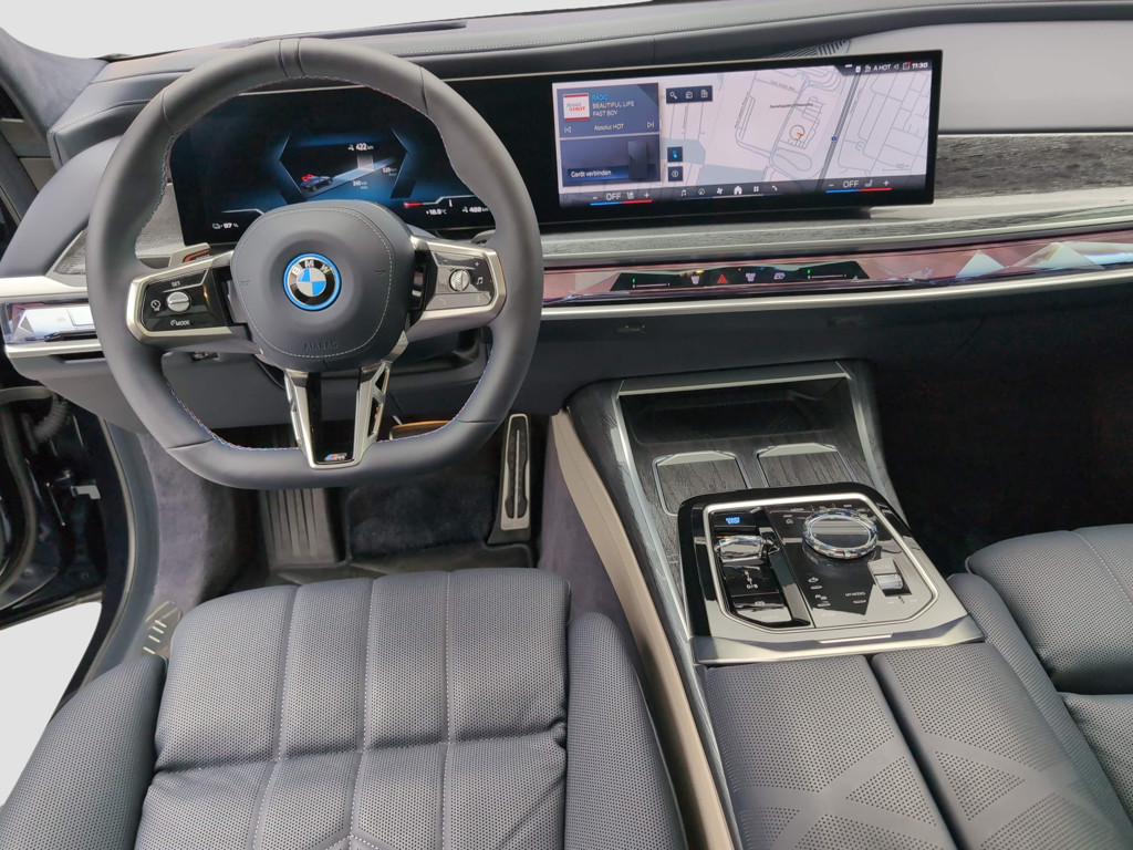 BMW i7