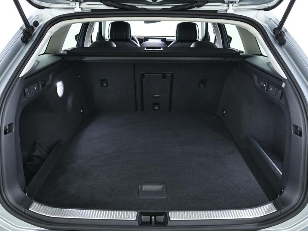 Volkswagen Passat Business Variant IQ.Drive 1.5 eTSI