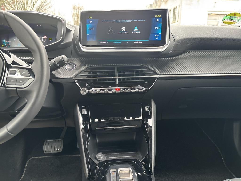 Peugeot e-2008