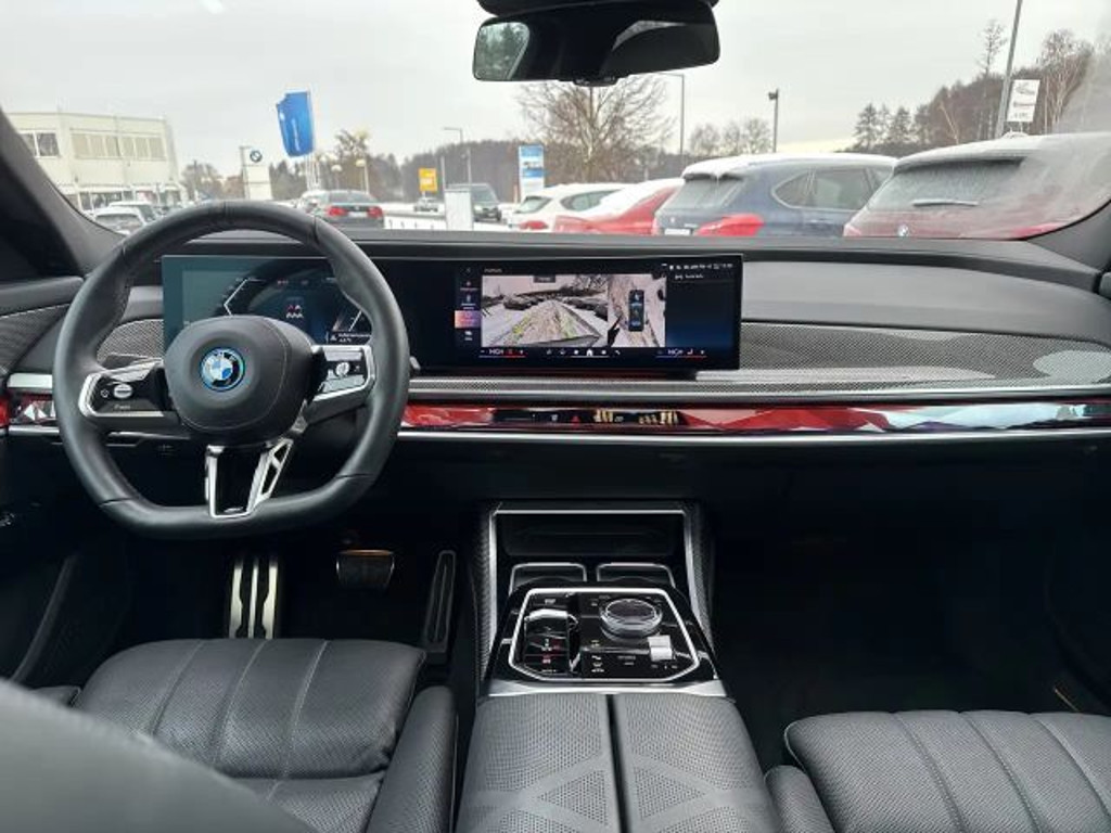 BMW i7