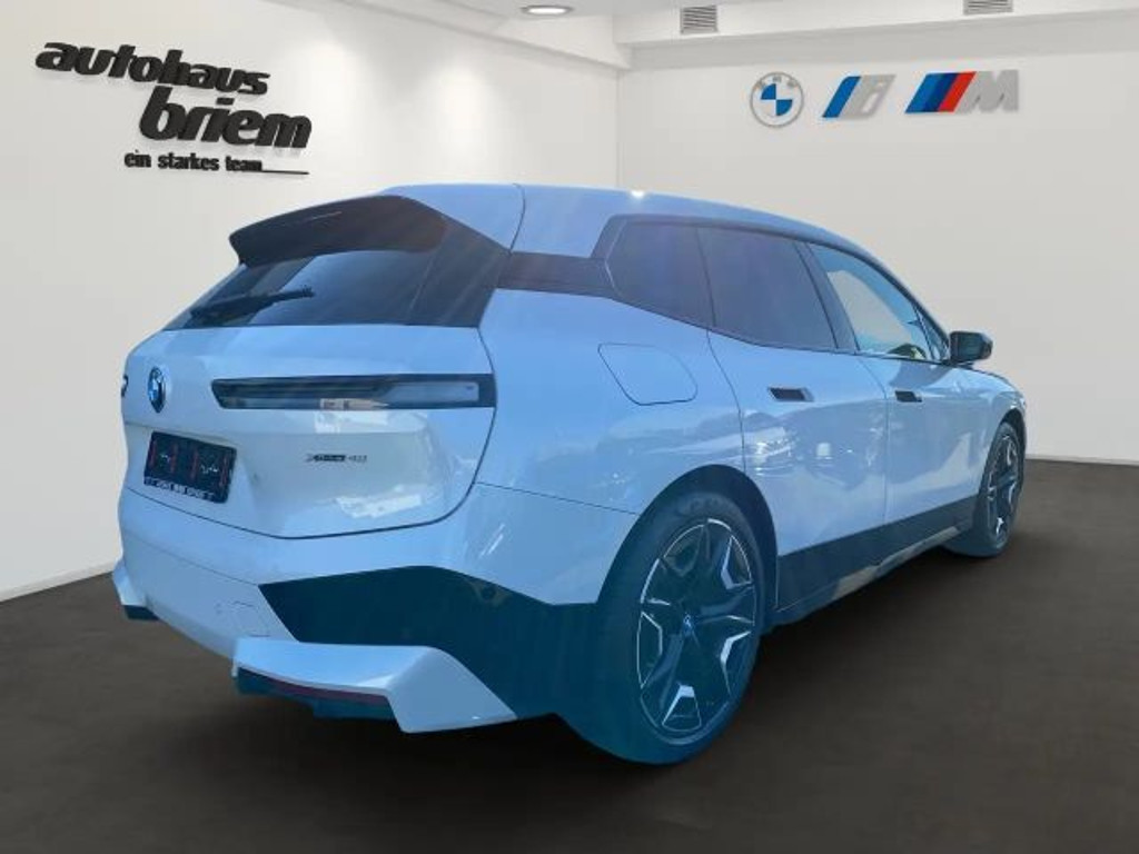 BMW iX