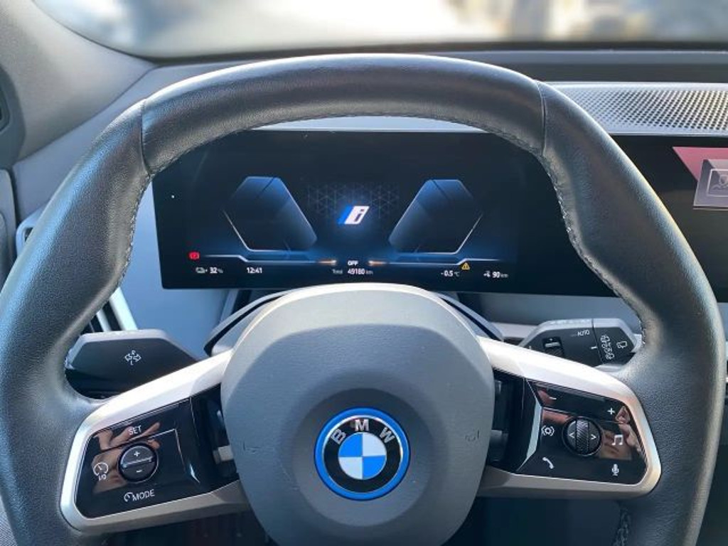 BMW iX