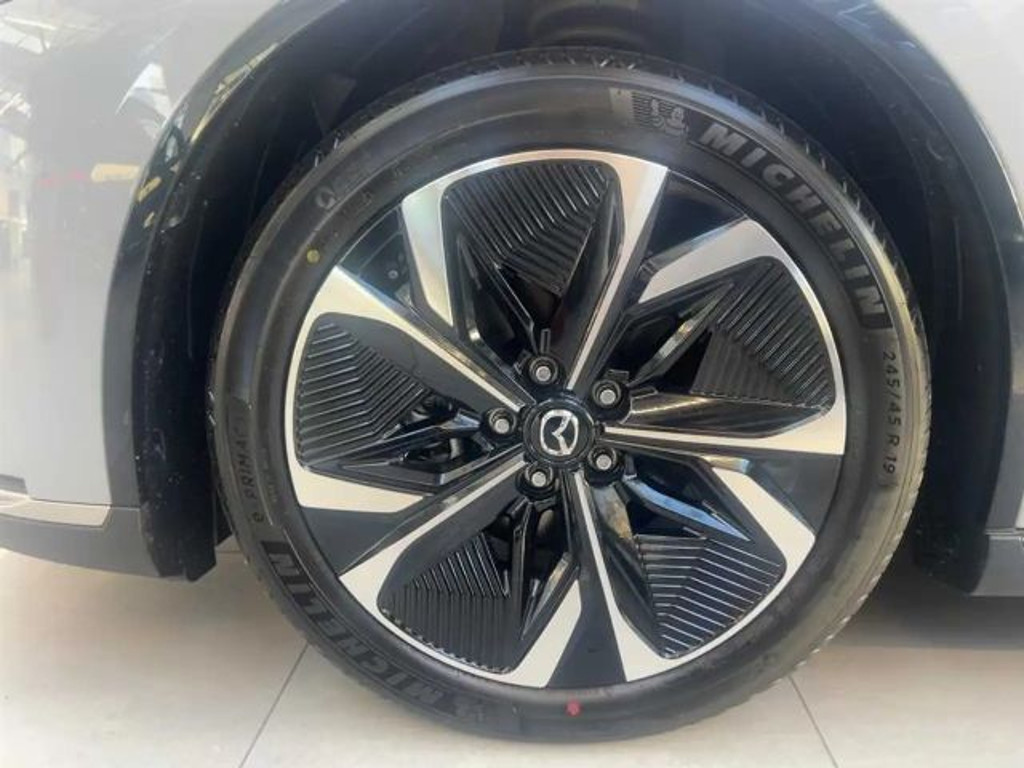 Mazda 6e