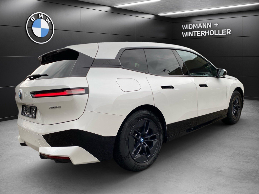 BMW iX