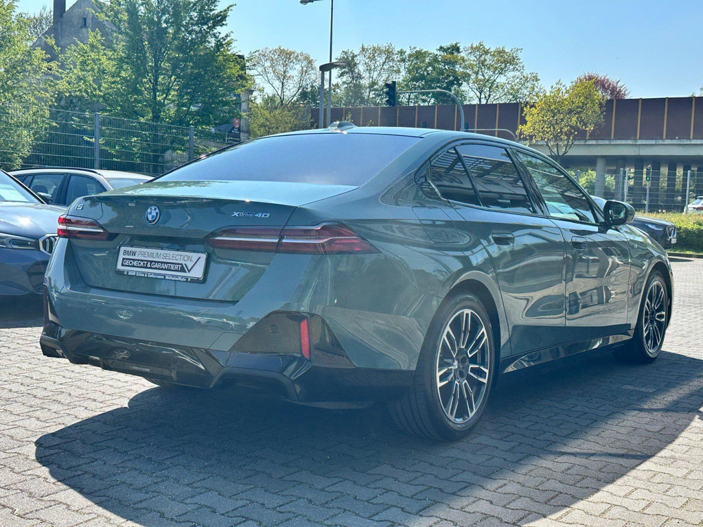 BMW i5
