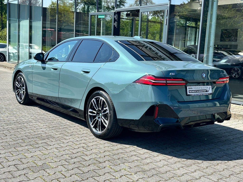 BMW i5