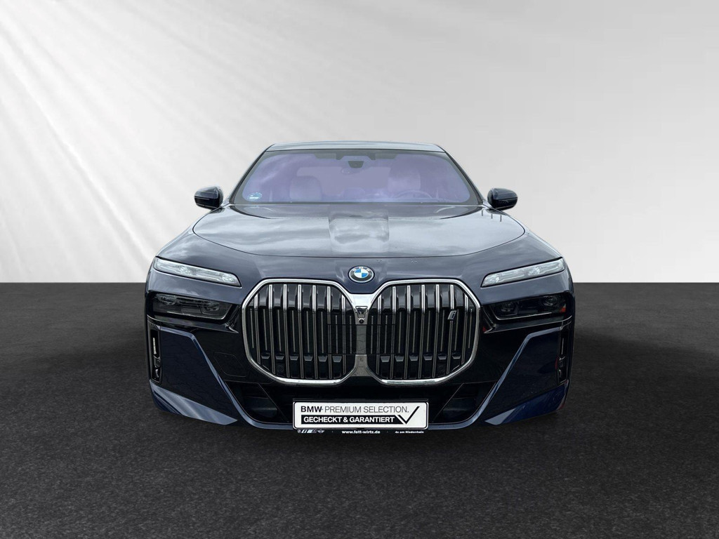 BMW i7