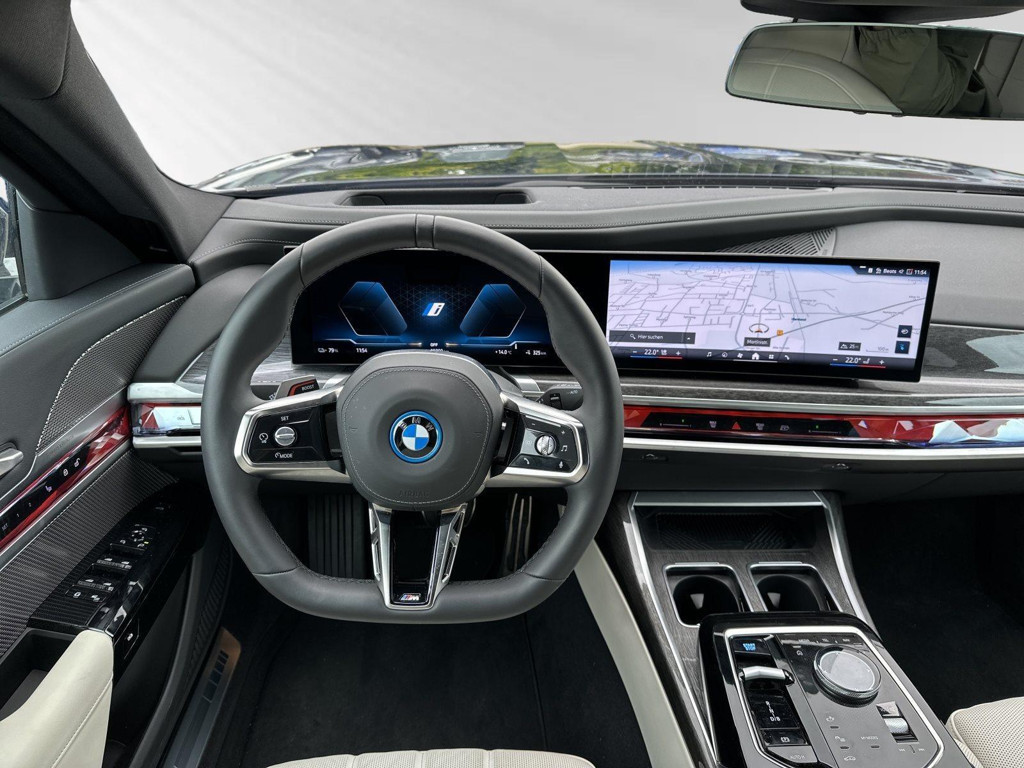 BMW i7