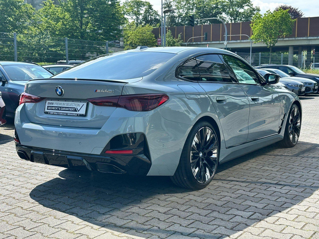 BMW M440