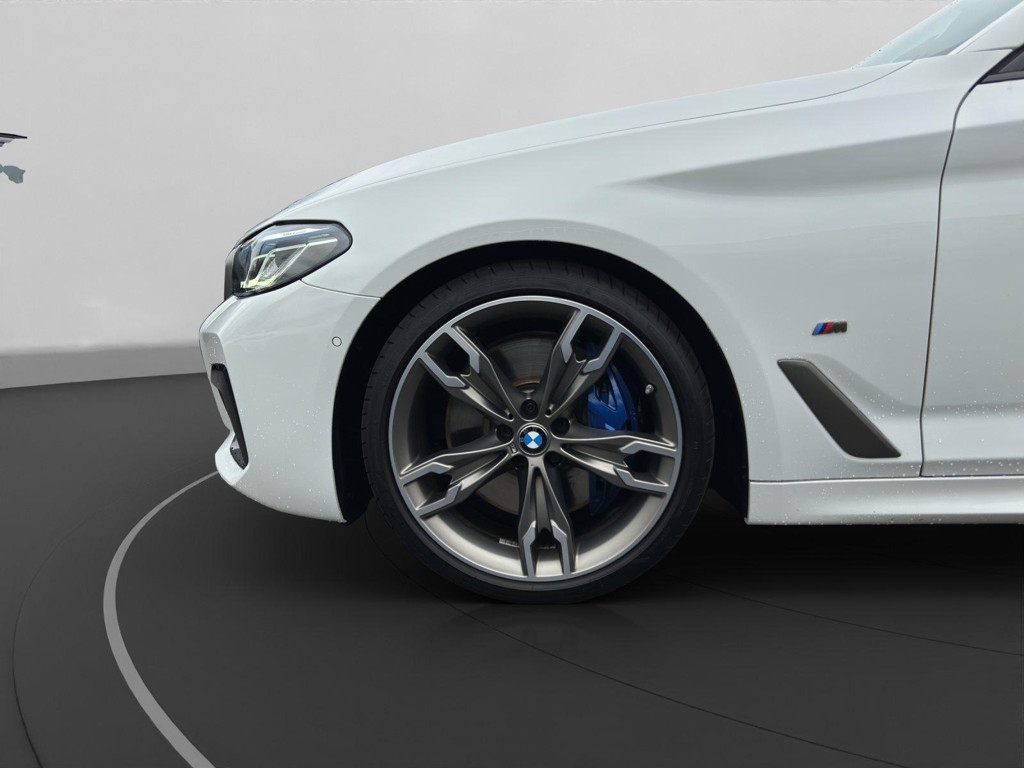BMW M550