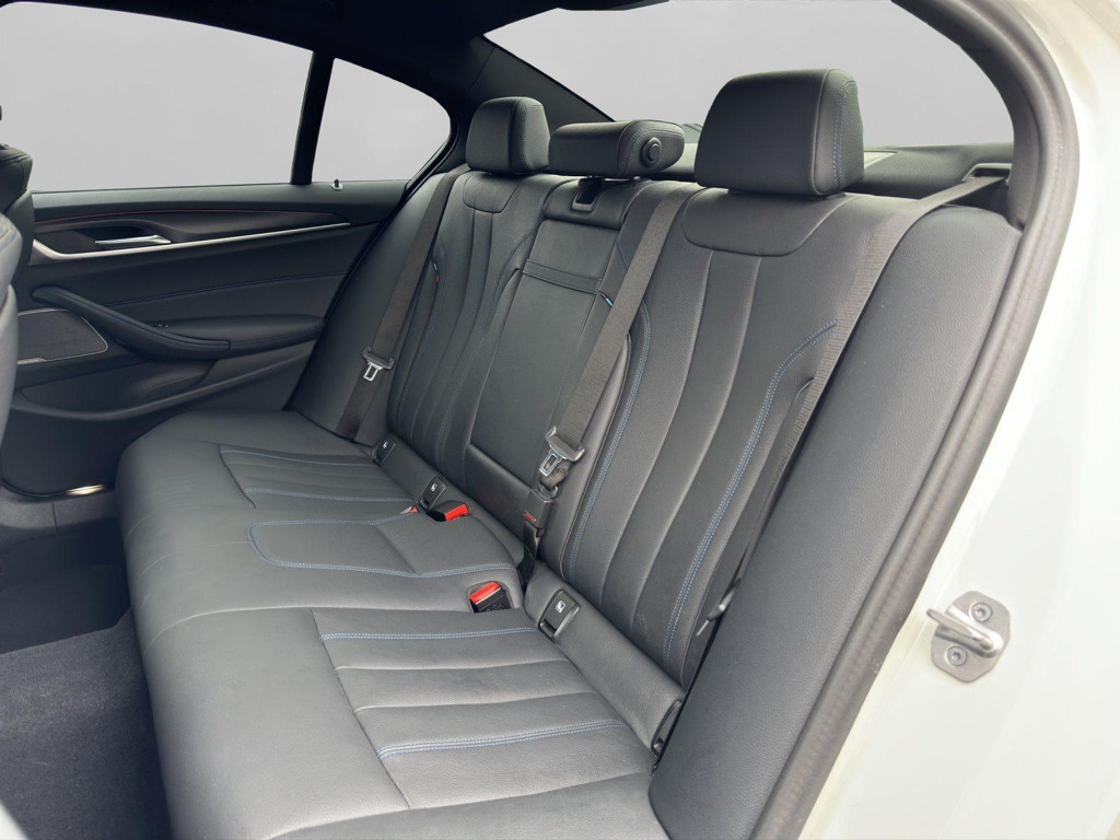 BMW M550