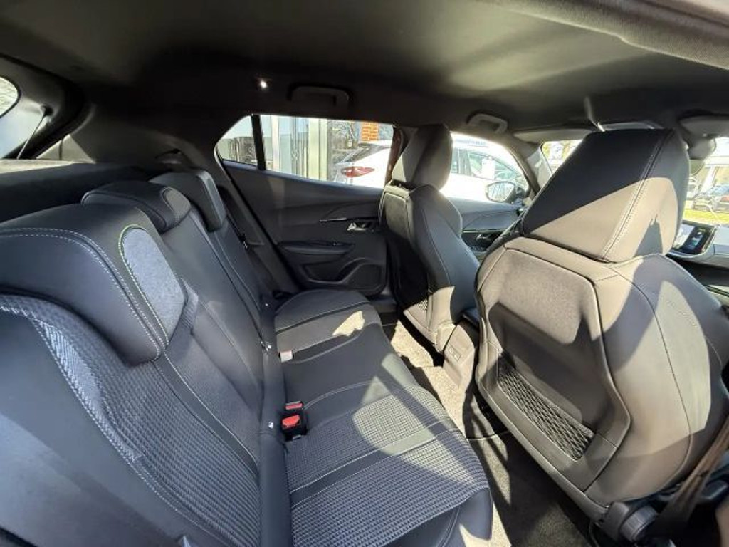 Peugeot e-2008