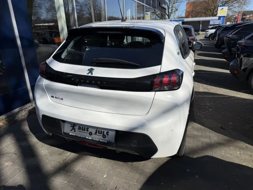 Peugeot e-208