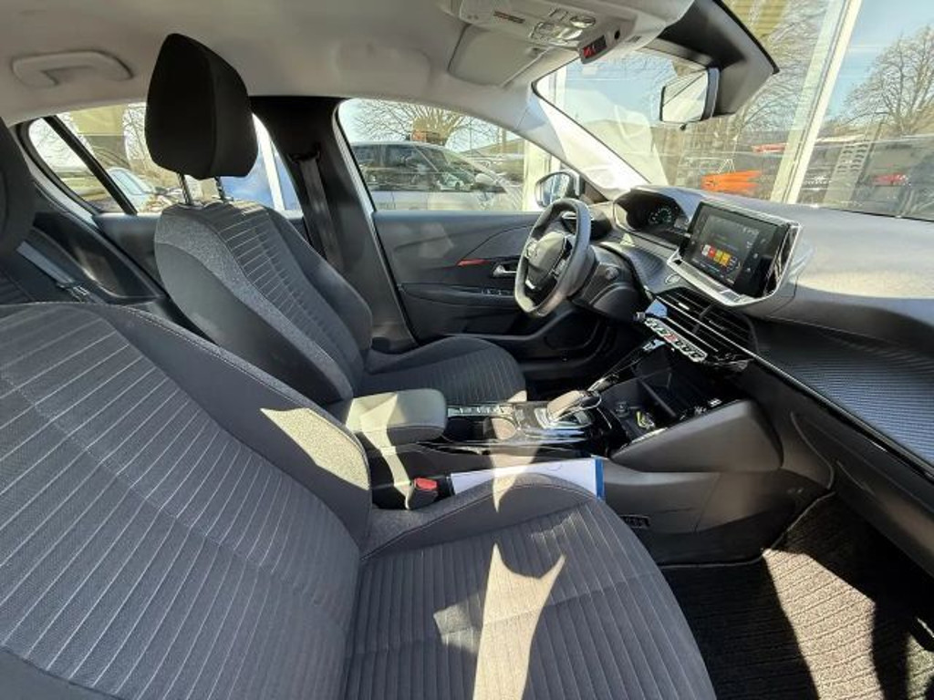 Peugeot e-208