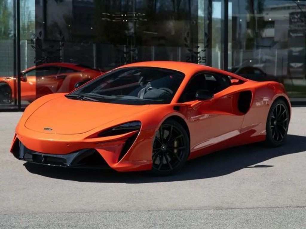McLaren Artura Artura / MSO Helios Orange / 1,99% Leasing