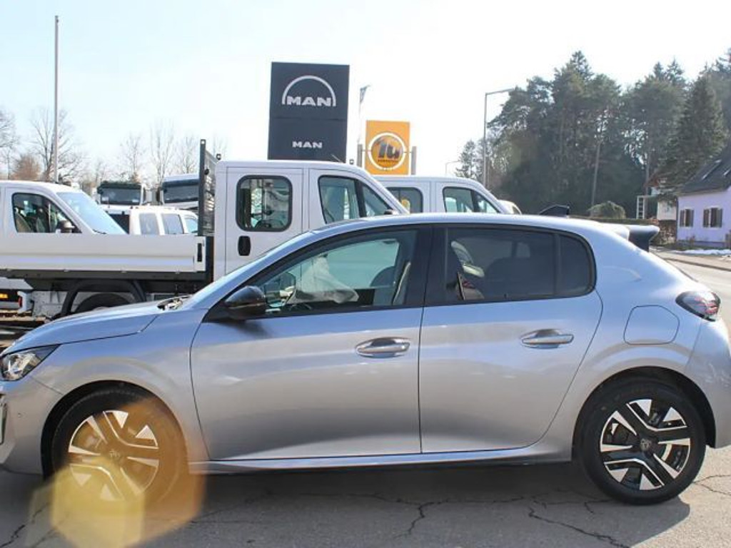 Peugeot e-208