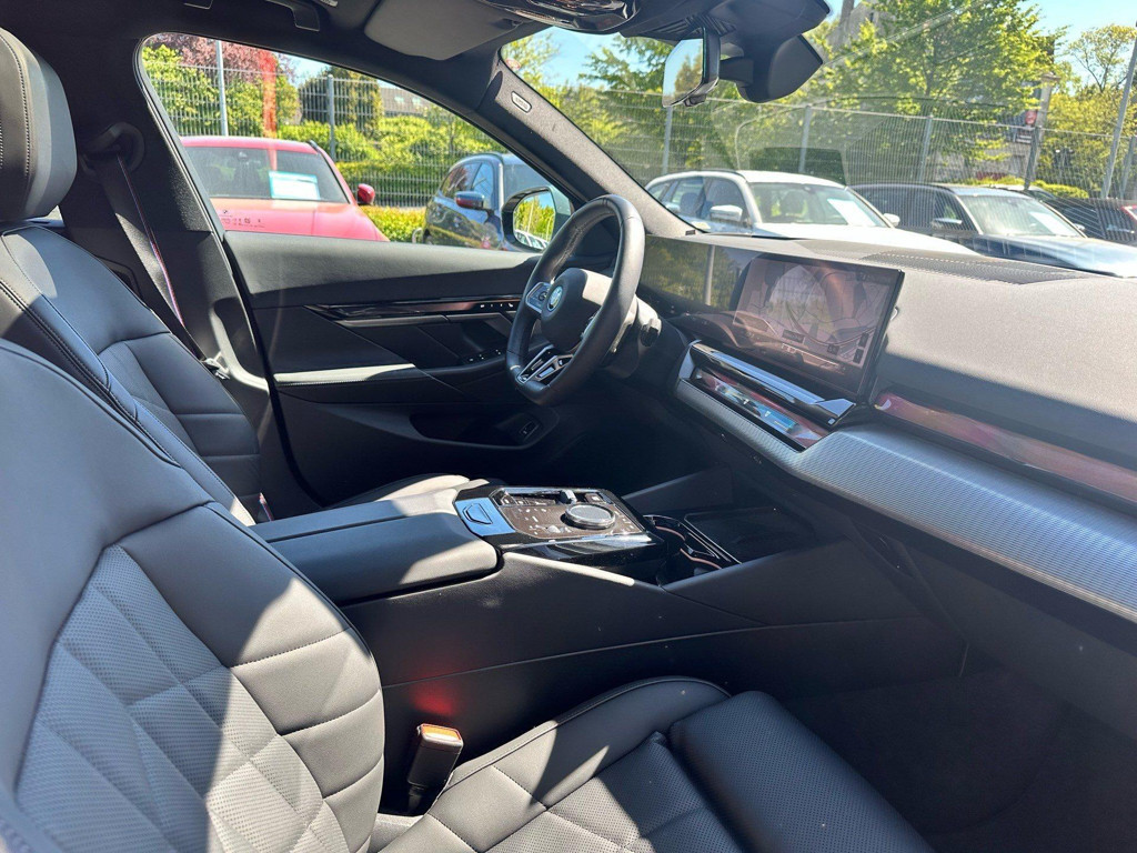 BMW i5